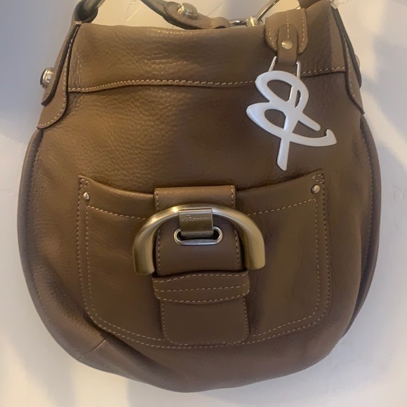 B Makowsky soft pebbled light brown taupe leather crossbody bag
